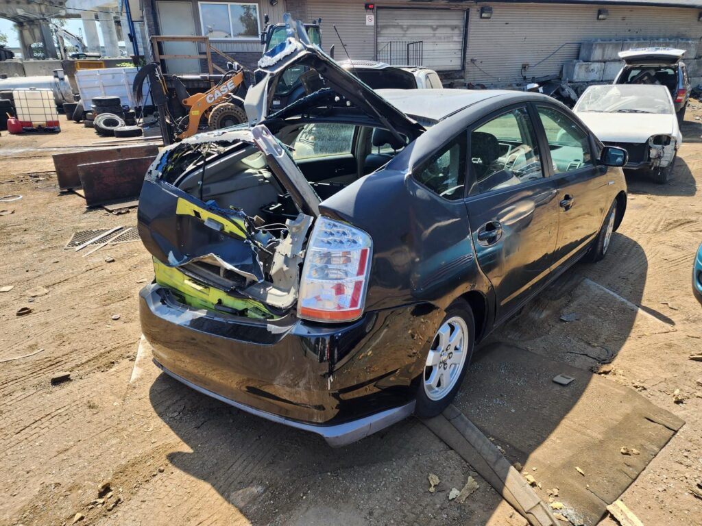 Instant car valuation example showing a wrecked Toyota Prius with rear-end damage